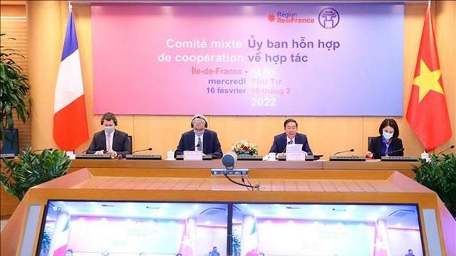 Lors de la Commission mixte de coopération entre Hanoï et l’Île-de-France. Photo: VNA