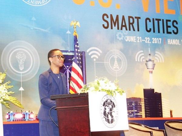 Enoh T. Ebong, directrice par imtérim de l’USTDA, s’exprime lors de la conférence. Photo: mic.gov.vn.