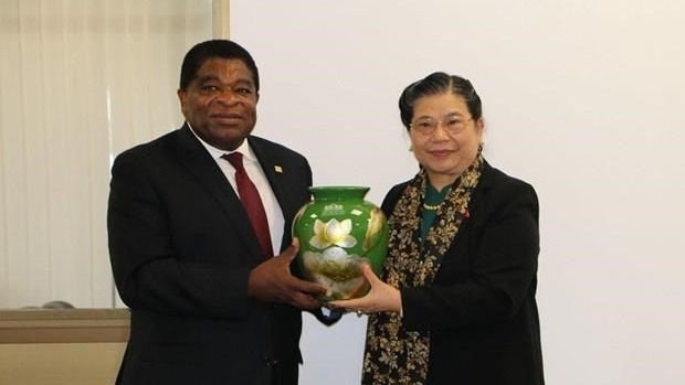 La Vice-Présidente permanente de l’Assemblée nationale du Vietnam, Tong Thi Phong, et le Aecrétaire général de l’UIP Martin Chungong, le 13 octobre à Belgrade. Photo : VNA.