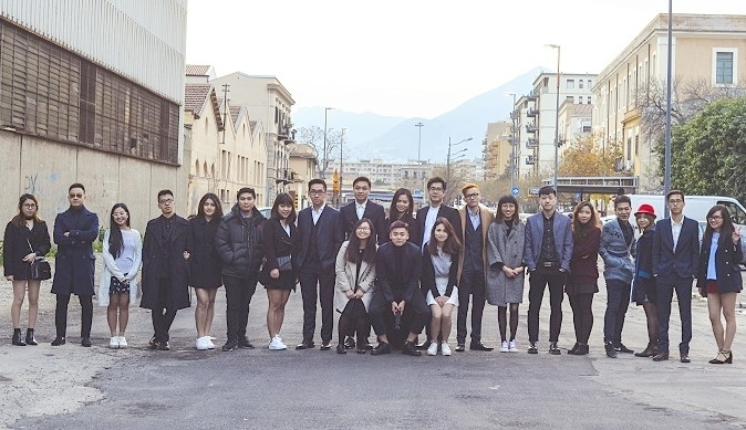 Les étudiants vietnamiens à Palermo prennent la photo souvenir. Photo: Association des Étudiants vietnamiens à Palermo.