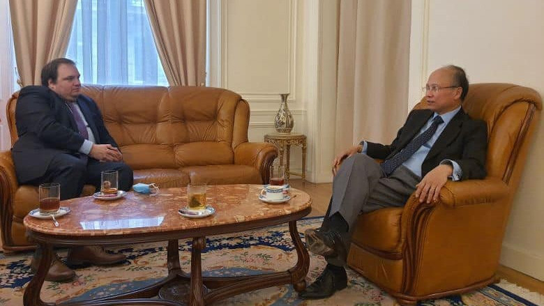 L’ambassadeur vietnamien en France, Dinh Toàn Thang (à droite) et le rédacteur en chef du journal l’Humanité, Fabien Gay. Photo : thoidai.com.vn