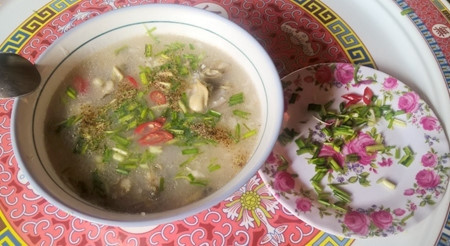 Le potage de riz aux huîtres. Photo: VOV.