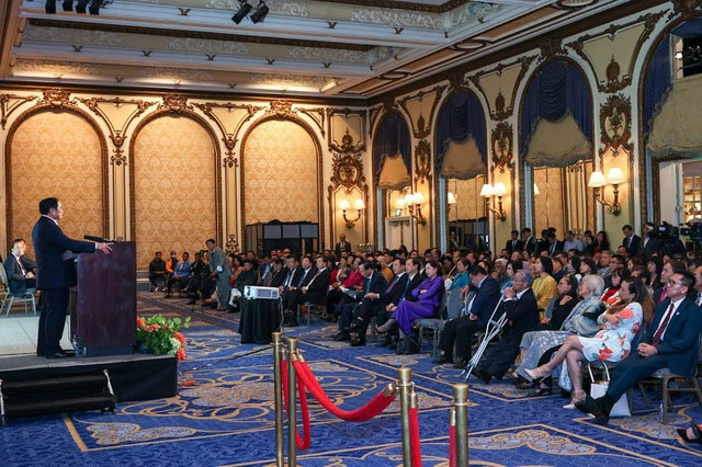 Le Premier ministre vietnamien, Pham Minh Chinh, rencontre des Vietnamiens aux États-Unis. Photo : VGP.