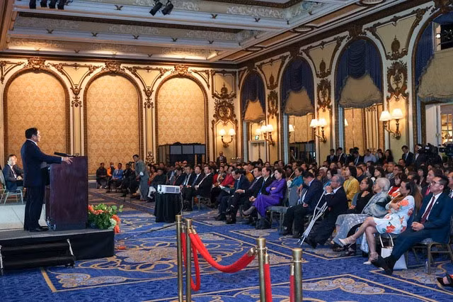 Le Premier ministre vietnamien, Pham Minh Chinh, rencontre des Vietnamiens aux États-Unis. Photo : VGP.