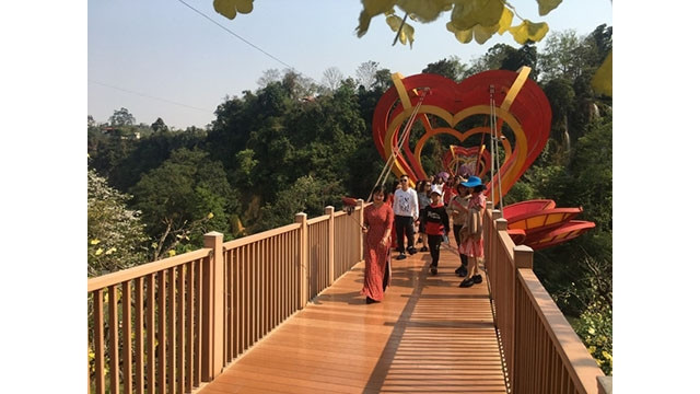Le nombre de touristes à Môc Châu a fortement augmenté par rapport à la même période de l’année dernière. Photo : laodong.vn