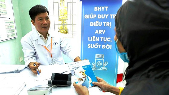 Une personne séropositive au centre de santé du district de Nam Tu Liem à Hanoï. Photo : sggp.org.vn
