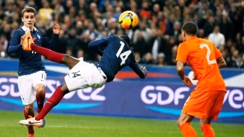 L'équipe de France contre celle des Pays-Bas en match amical le 5 mars au stade de France. Photo: MotherSoccer.