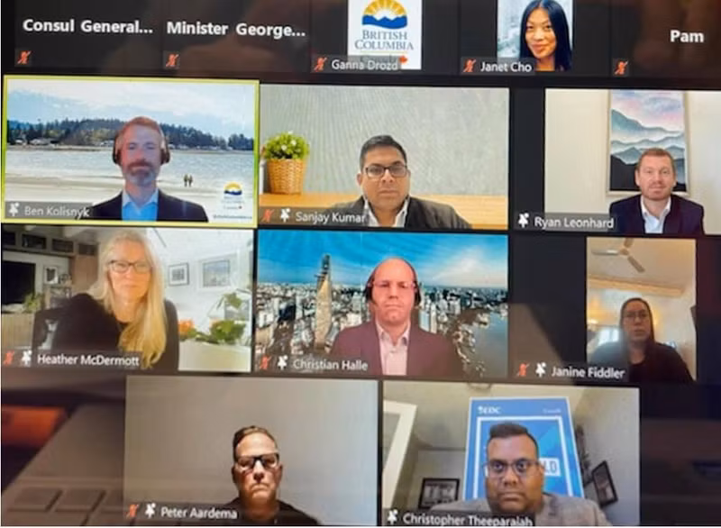 Des participants du colloque. Photo : Thoidai.com.vn.