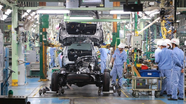 Dans une usine de Toyota Vietnam. Photo : VNA.