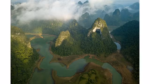 À environ 30 km du centre de la ville de Cao Bang, le site « Mat Thân Nui » est l'un des endroits qui attirent les touristes à Cao Bang. Photo : VOV.