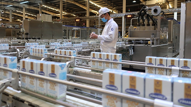 Vinamilk se trouve dans la liste des 10 plus grandes entreprises vietnamiennes alimentaires et de boissons. Photo : VGP.