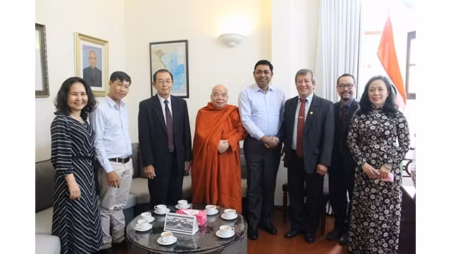 Les délégués de la délégation vietnamienne rendent visite au Consulat général de l’Inde à Hô Chi Minh-Ville à l'occasion du 74e anniversaire de la Journée de l'Indépendance indienne. Photo: Consulat général de l’Inde à Hô Chi Minh – Ville