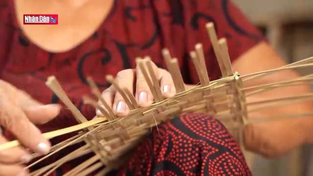 Hâu Giang : visite du village de tissage des paniers en bambou de Nga Bay