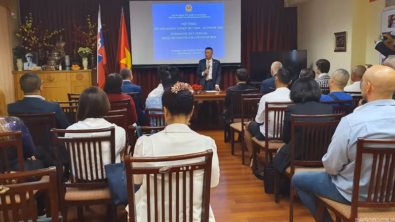 L'ambassadeur vietnamien en Slovaquie, Nguyen Tuan, prend la parole. Photo: baoquocte.vn
