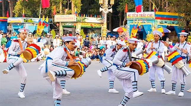 La danse aux tambours Chhay-dăm. Photo: journal Tô Quôc