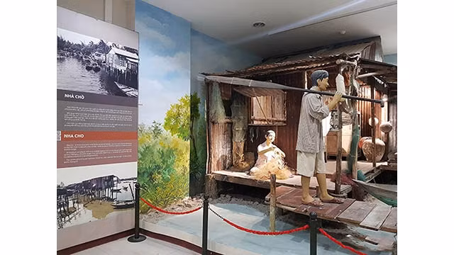 L’exposition intitulée « Histoires sur les rives de la rivière Hàn ». Photo : s://infonet.vn