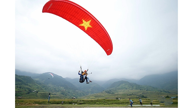 La Fête « Survoler les rizières dorées » à Mù Cang Chai. Photo : Journal Tô Quôc.