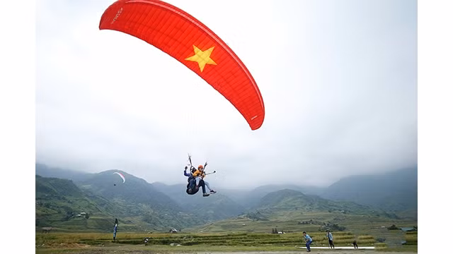 La Fête « Survoler les rizières dorées » à Mù Cang Chai. Photo : Journal Tô Quôc.