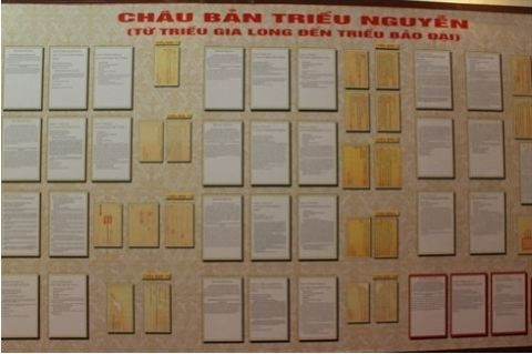 Les "châu ban" de la dynastie des Nguyên, des preuves de la souveraineté maritime du Vietnam, ont été présentés largement au public. Photo: Minh Duc/VNA/CVN.