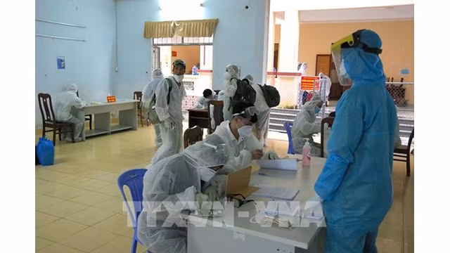 Dans un centre de quarantaine concentrée à Soc Trang (au Sud du Vietnam). Photo : VNA.