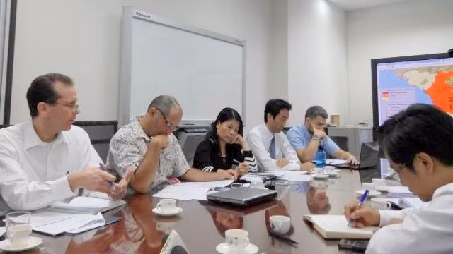 Des représentants de l’OMS, CDC et FAO à la réunion du ministère vietnamien de la Santé. Photo: moh.gov.vn.