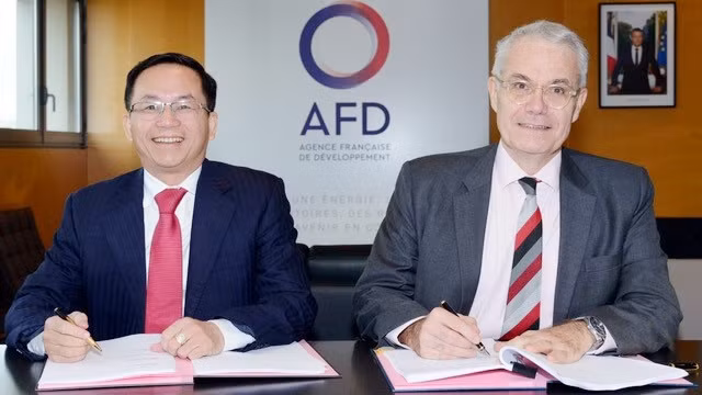 Cérémonie de signature entre les deux parties. Photo: EVN.