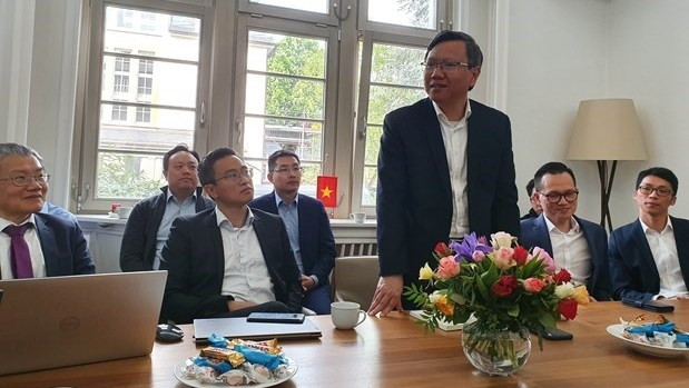 Le consul général du Vietnam à Francfort-sur-le-Main, Lê Quang Long, lors de l’événement. Photo : VNA.