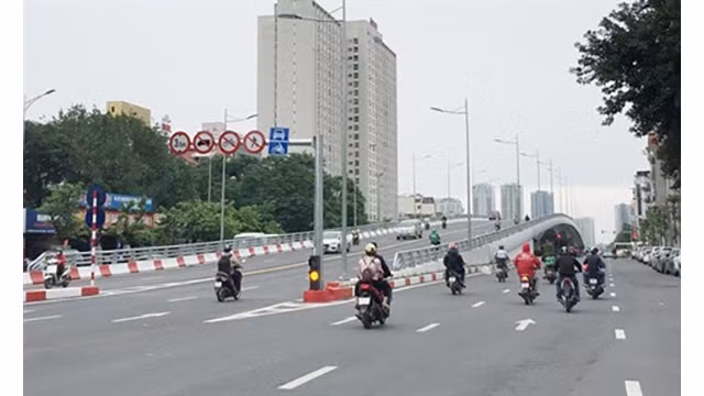 Une bonne régulation du trafic par l'installation de davantage de feux de signalisation contribuera à réduire les embouteillages. Photo : CVN.