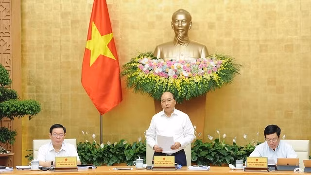 Le PM vietnamien Nguyên Xuân Phuc (debout) préside la réunion périodique de septembre du gouvernement, le 2 octobre à Hanoi. Photo : Trân Hai/NDEL.
