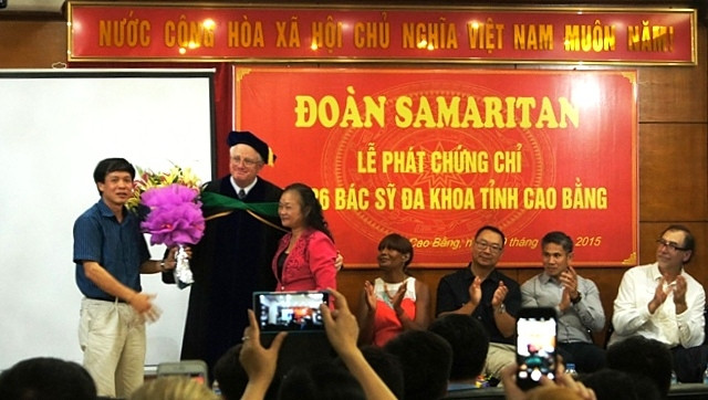 La délégation de médecins américains lors du travail dans la province de Cao Bang. Photo: NDEL.