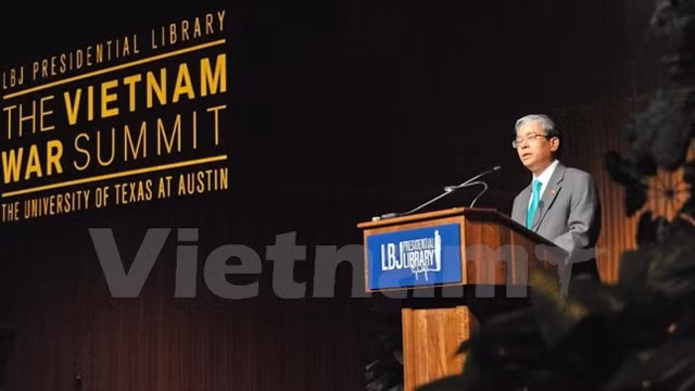 L'ambassadeur Pham Quang Vinh lors du «Sommet de la guerre du Vietnam». Photo: VNA.