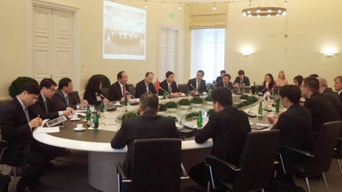 Séance de travail entre le bureau du Gouvernement du Vietnam et celle de la République d'Estonie. Photo : VGP.