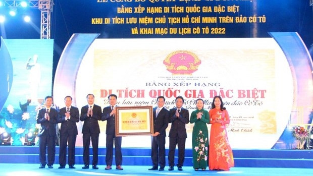 La zone commémorative du Président Hô Chi Minh sur l'île de Cô Tô reçoit le certificat la classant sur la liste des sites nationaux spéciaux. Photo : baoquangninh.com.vn