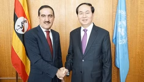 Le ministre de la Sécurité publique, Trân Dai Quang (à droite) et Mahmadamin Mahmadaminov, président par intérim de l’Assemblée générale de l’ONU. Photo: CAND.