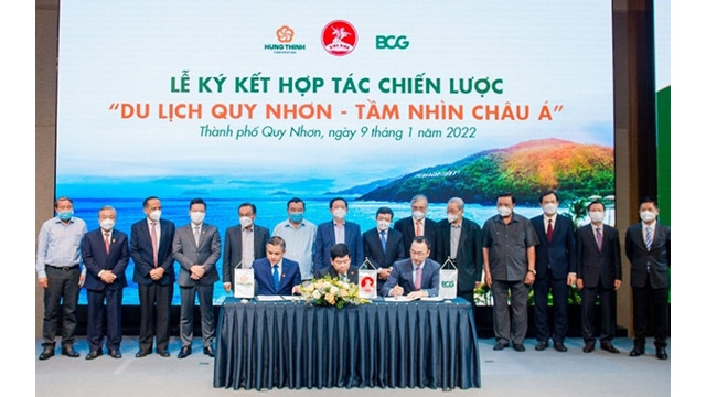 La signature d'un accord relatif à la mise en œuvre d’un projet de développement touristique local jusqu'en 2030. Photo : NDEL.