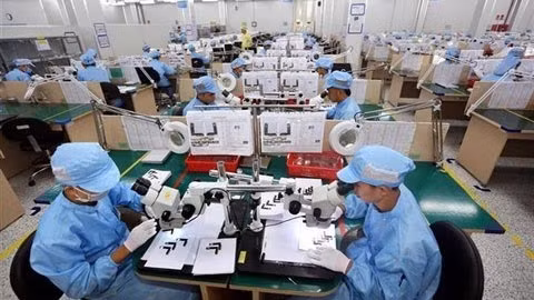 Les investissements directs étrangers au Vietnam ont augmenté de 3% au cours des onze premiers mois de l'année. Photo : VNA.