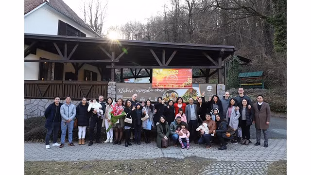  La communauté vietnamienne en Slovénie célébre le Nouvel An lunaire du Tigre de 2022. Photo : Journal Thoi Dai.