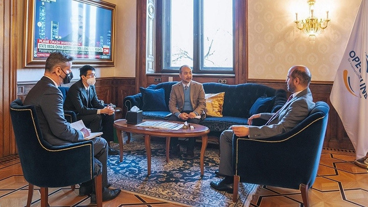 La séance de travail entre les deux parties. Photo : baoquocte.vn