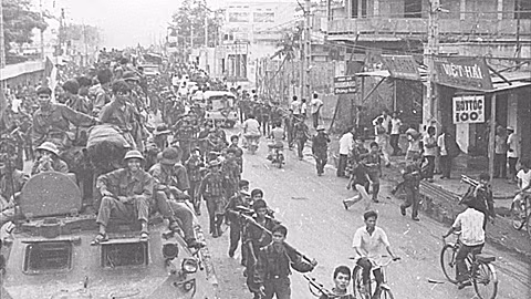 La chaîne télévisée argentine CBA24N diffuse une émission spéciale à l'occasion du 40e anniversaire de la libération du Sud et de la réunification du Vietnam. Photo: Quang Khanh/VNA/CVN.