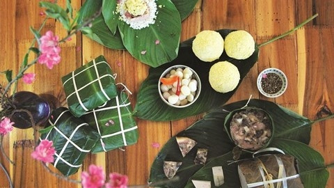 Le " bánh chung " joue le premier rôle dans le festin du Têt traditionnel. Photo : CVN.