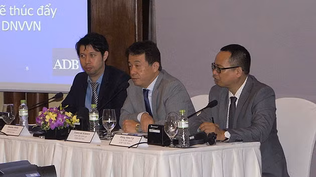 Le directeur de la BAsD au Vietnam, Tomoyuki Kimura (au centre), lors de cette conférence. Photo: Duy Khanh/NDEL.