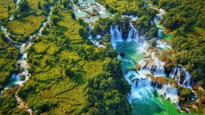 Les chutes de Ban Giôc sont situées dans la commune de Dàm Thuy (du district de Trùng Khanh, de la province de Cao Bang).