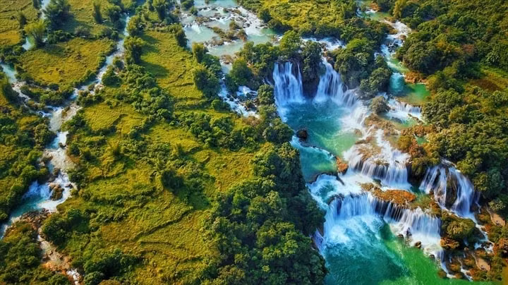 Les chutes de Ban Giôc sont situées dans la commune de Dàm Thuy (du district de Trùng Khanh, de la province de Cao Bang).