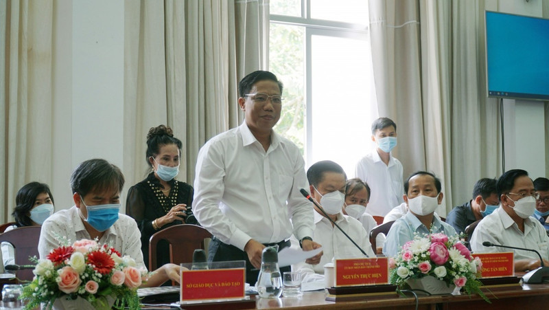 Nguyen Thuc Hien, vice-président du Comité populaire de Cân Tho, prend la parole. Photo: thoidai.com.vn