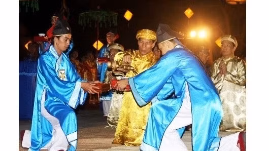 L'offrande d’alcool, une des parties du sacrifice au Ciel et à la Terre sur le tertre du Nam Giao. Photo: huedisan.com.vn. 