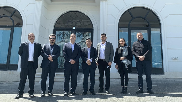 L'ambassadeur du Vietnam en Iran, Luong Quôc Huy travaille avec la société Arang Sazpad. Photo: baoquocte.vn