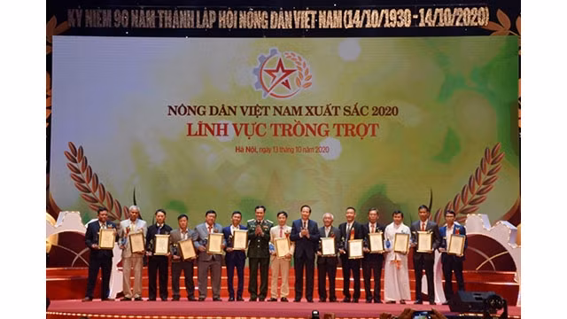 Cérémonie de remise de titres « Excellent agriculteur vietnamien » en 2020. Photo : qdnd.vn