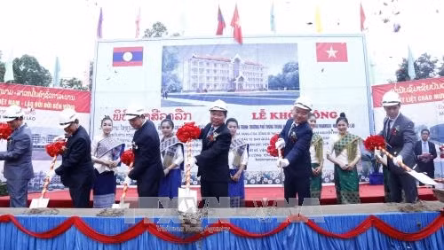 Cérémonie de mise en chantier du lycée Sithanaxay, le 13 décembre, à Bolykhamxay, au Laos. Photo: VNA.