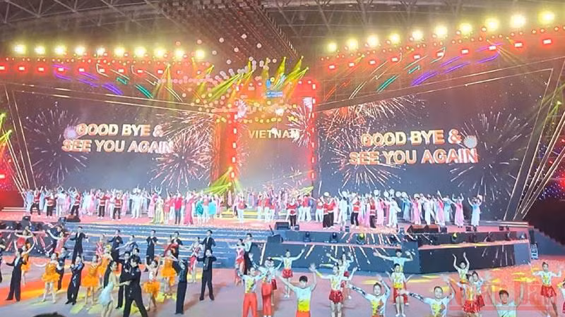 Cérémonie de clôture des SEA Games 31. Photo : NDEL.