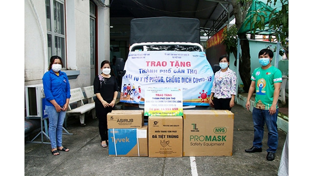 La réceeption fournitures médicales. Photo : Journal Thoi Dai